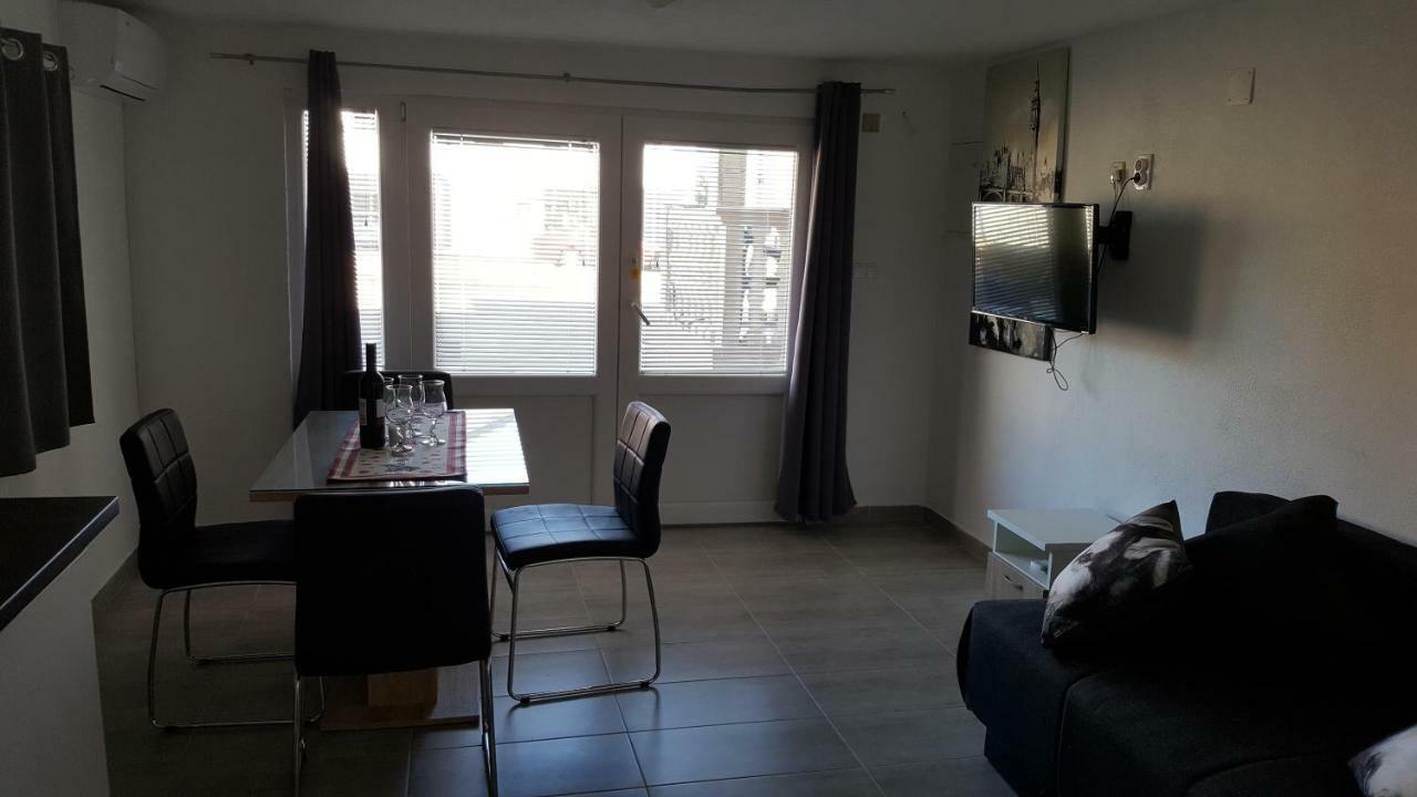 Appartement Apartman Luka à Vodice Extérieur photo
