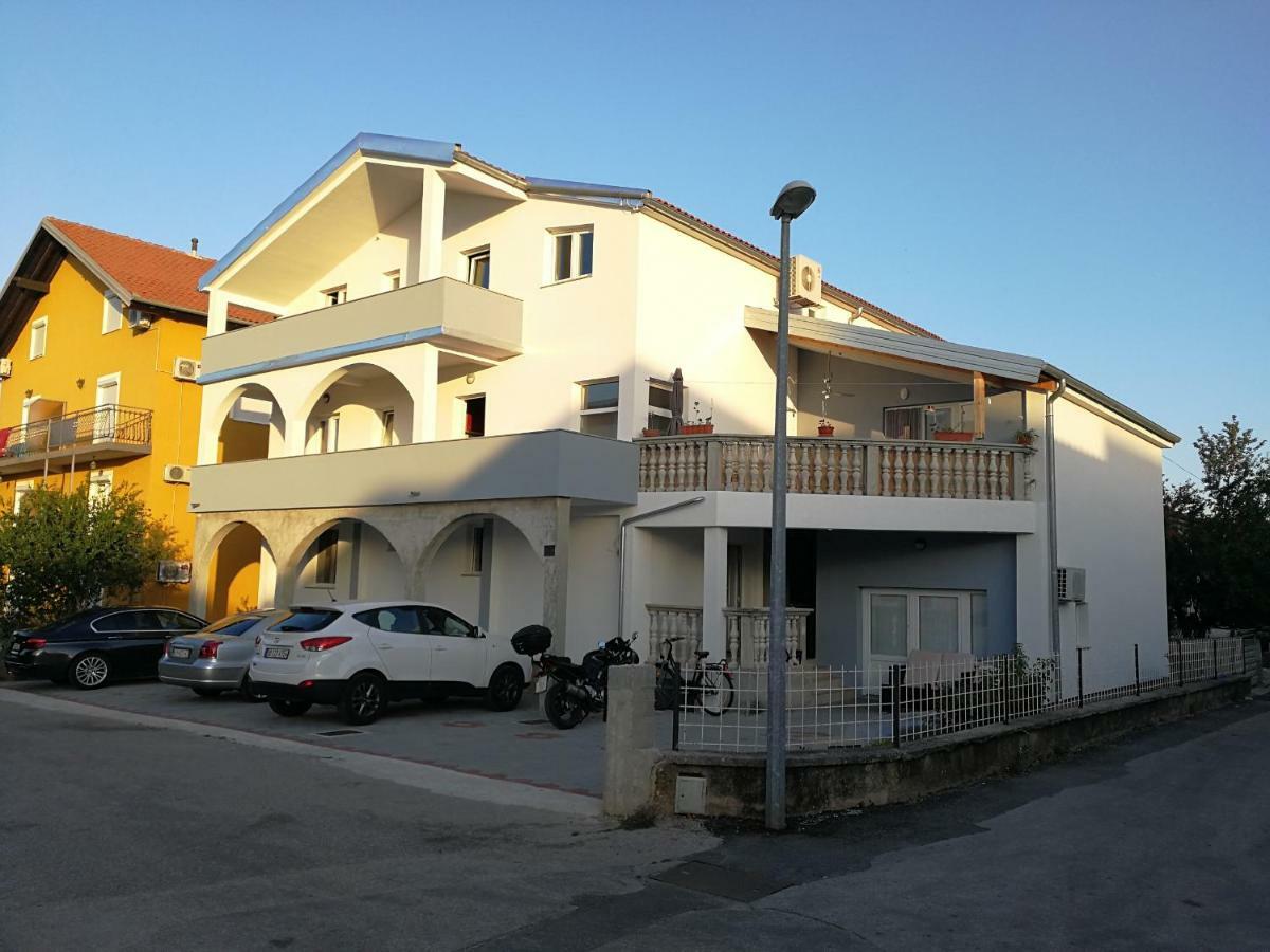 Appartement Apartman Luka à Vodice Extérieur photo